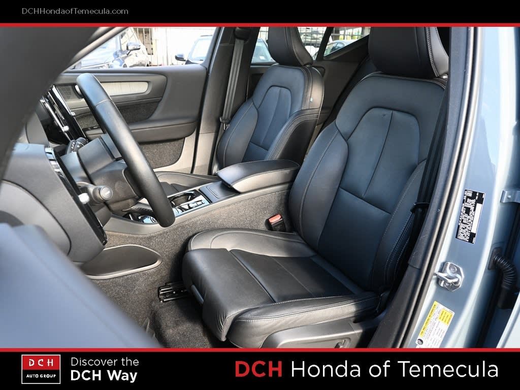 Thumbnail: 2021 Volvo XC40 - 9