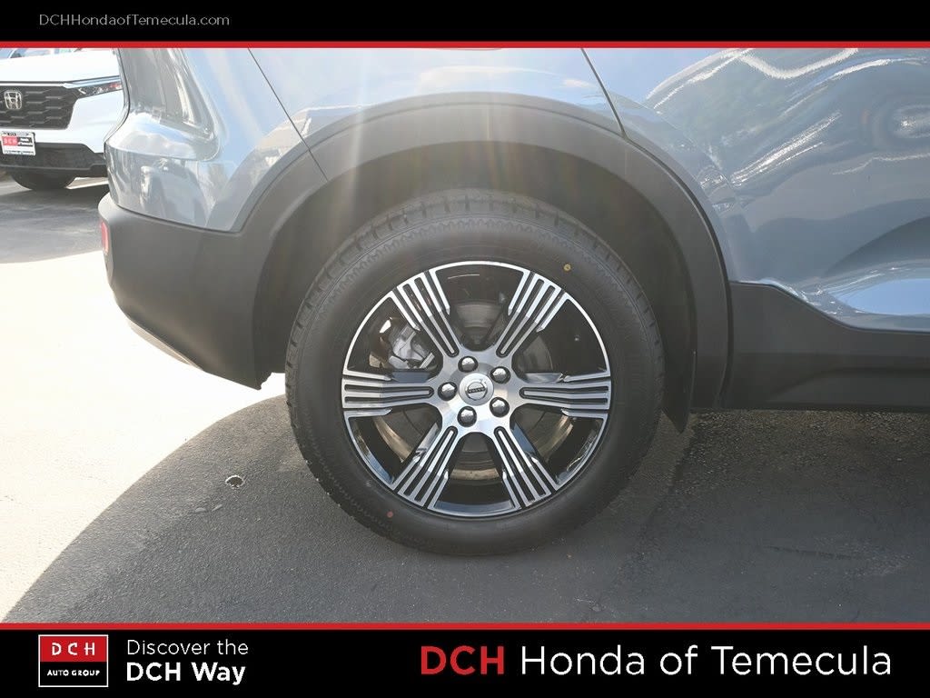 Thumbnail: 2021 Volvo XC40 - 7