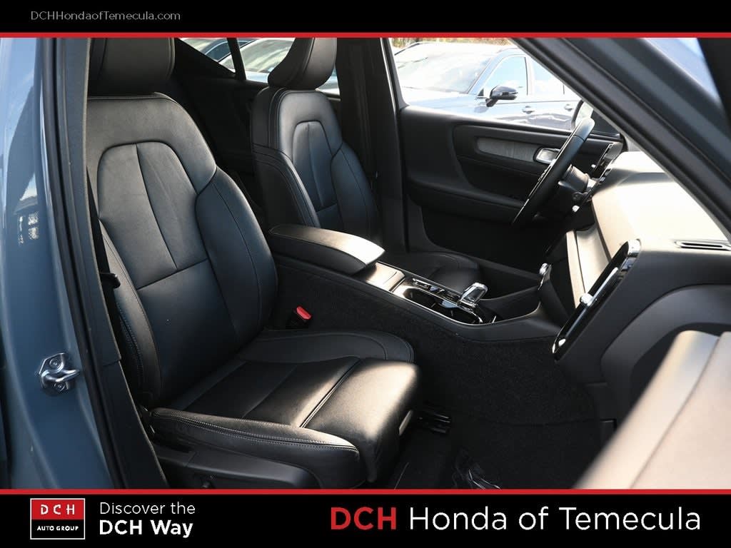 Thumbnail: 2021 Volvo XC40 - 10