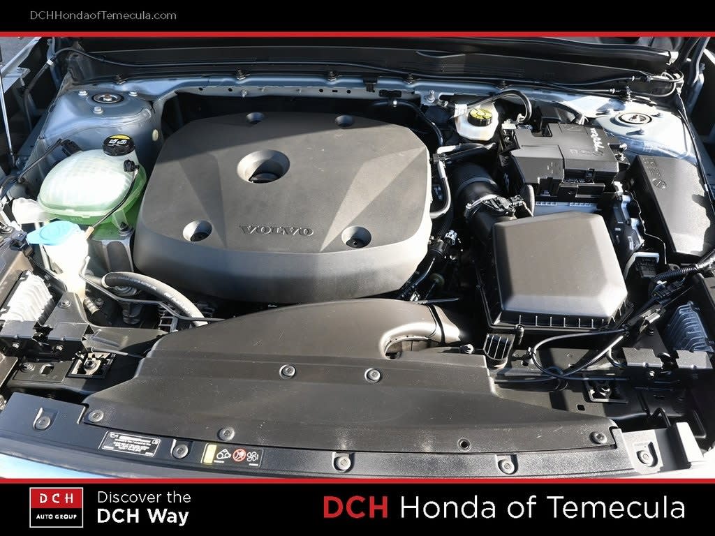 Thumbnail: 2021 Volvo XC40 - 8