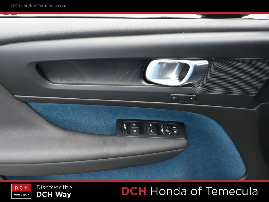 Thumbnail: 2023 Volvo C40 - 22
