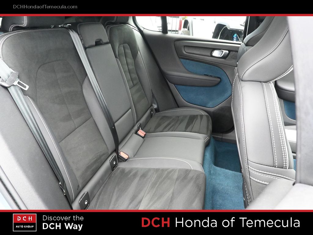 Thumbnail: 2023 Volvo C40 - 24