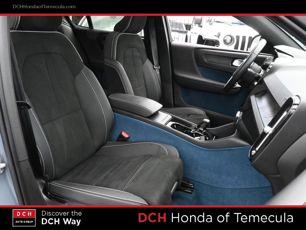 Thumbnail: 2023 Volvo C40 - 10