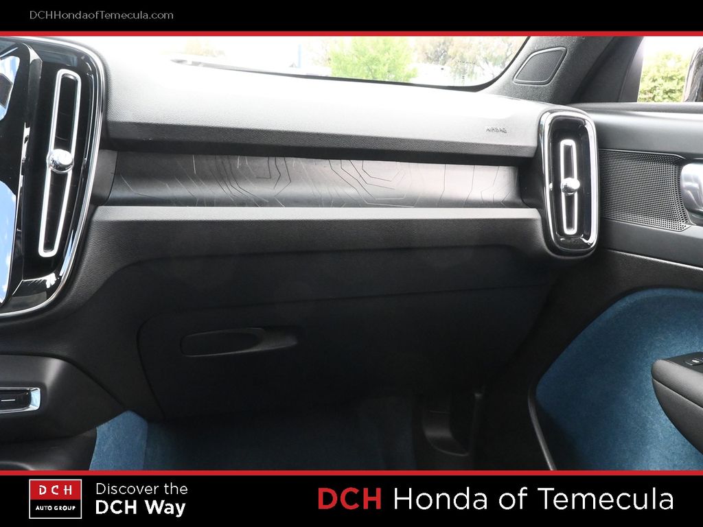 Thumbnail: 2023 Volvo C40 - 21