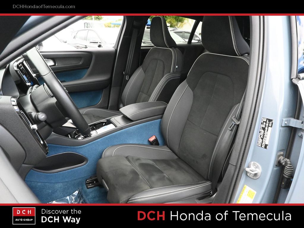 Thumbnail: 2023 Volvo C40 - 9