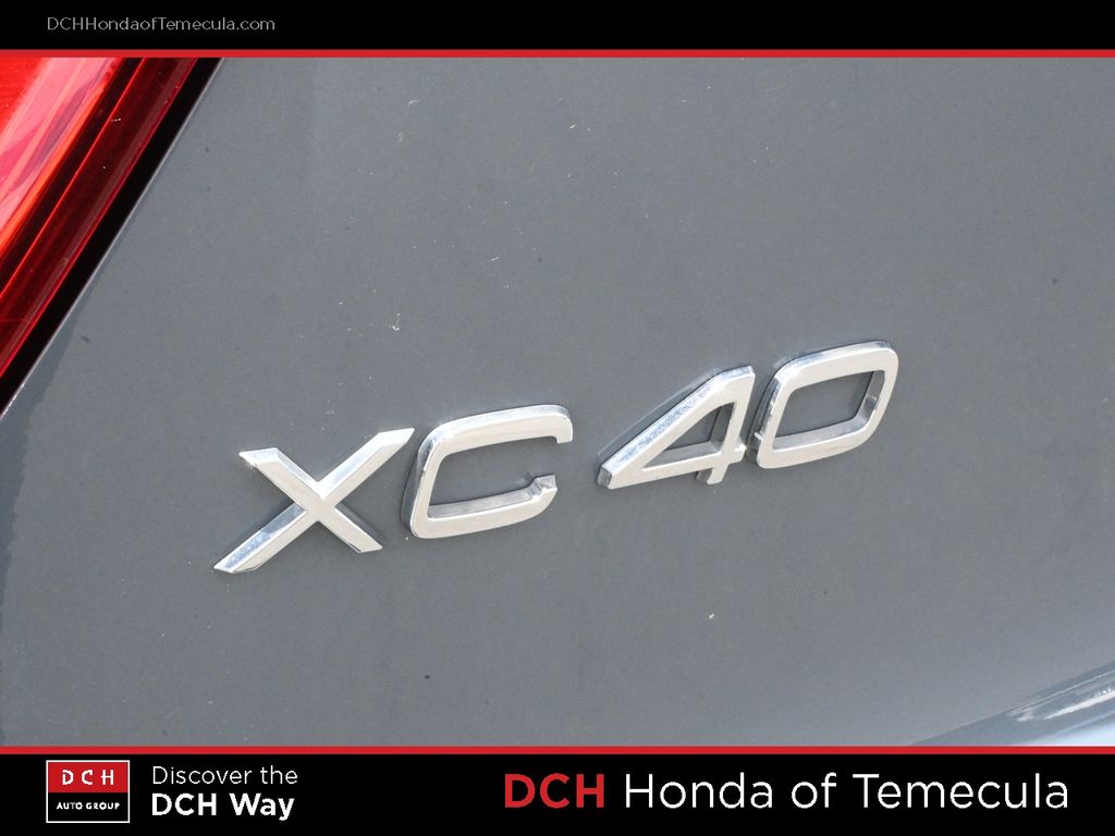 Thumbnail: 2023 Volvo XC40 - 6