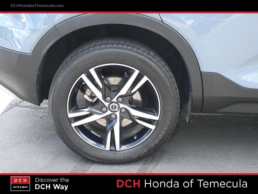 Thumbnail: 2023 Volvo XC40 - 7