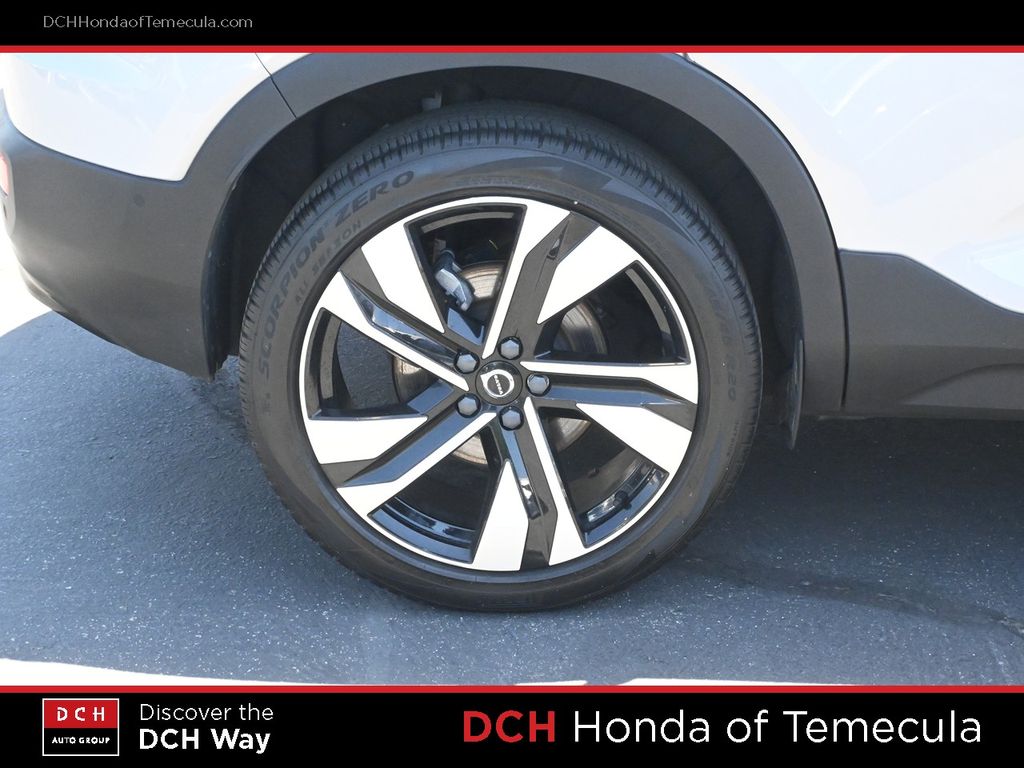 Thumbnail: 2023 Volvo XC40 - 7