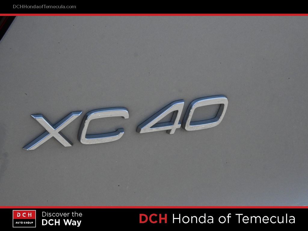 Thumbnail: 2023 Volvo XC40 - 6