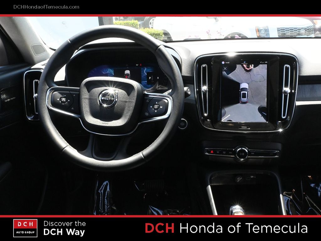 Thumbnail: 2023 Volvo XC40 - 2