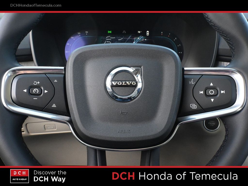 Thumbnail: 2023 Volvo XC40 - 18
