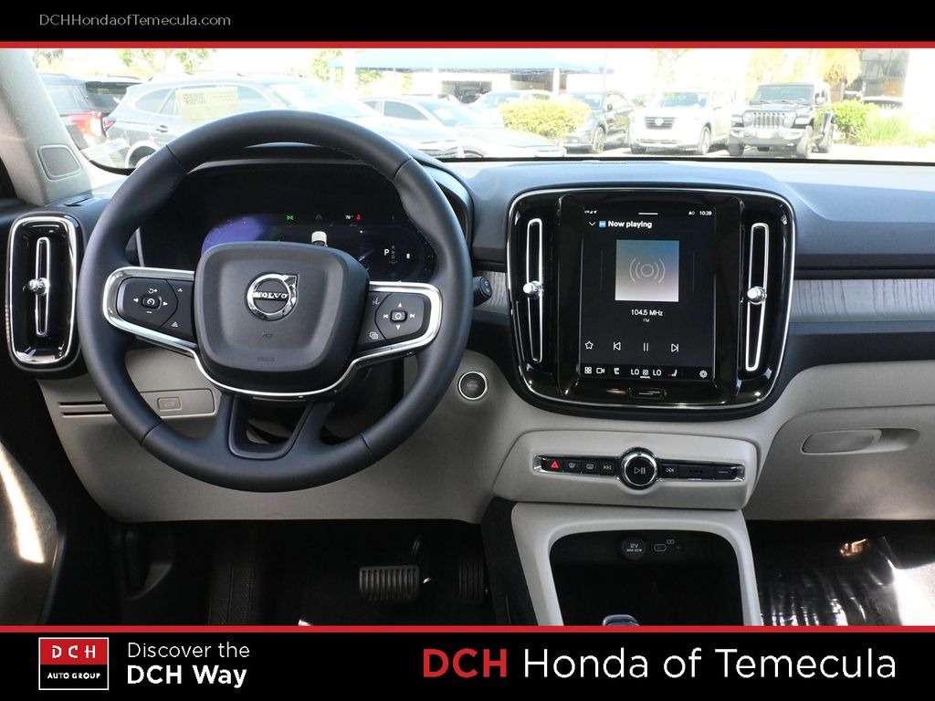 Thumbnail: 2023 Volvo XC40 - 2