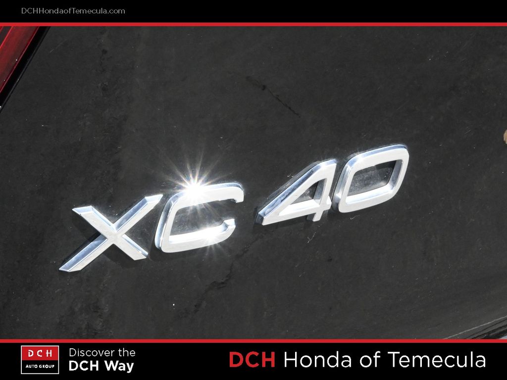 Thumbnail: 2023 Volvo XC40 - 6