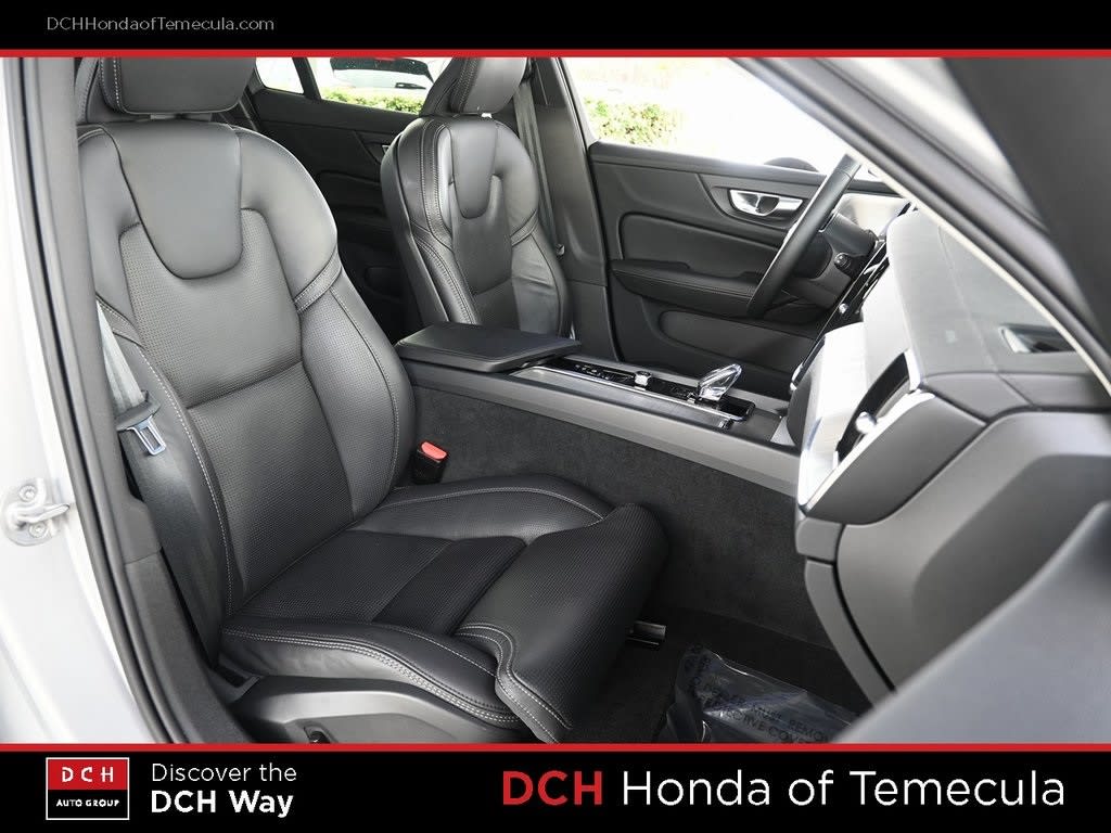 Thumbnail: 2024 Volvo V60 - 10