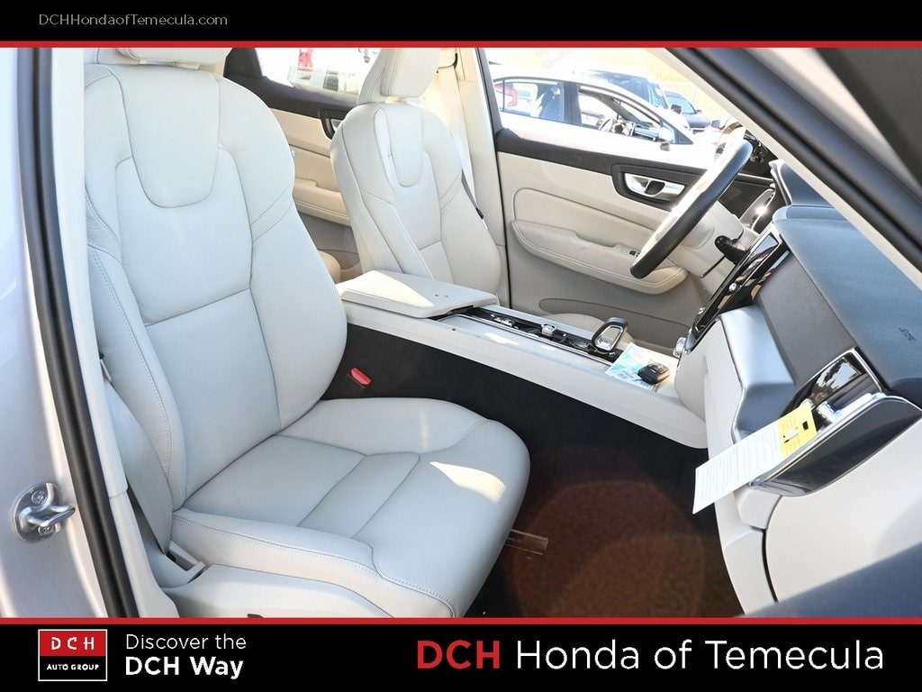 Thumbnail: 2025 Volvo XC60 - 9