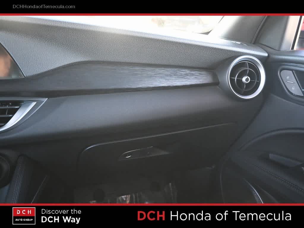 Thumbnail: 2023 Alfa Romeo Stelvio - 21