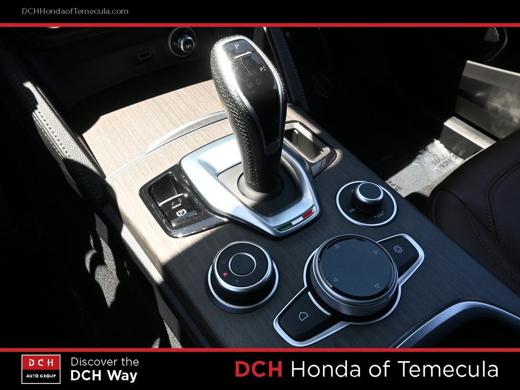 Thumbnail: 2023 Alfa Romeo Stelvio - 13