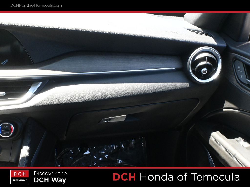 Thumbnail: 2023 Alfa Romeo Stelvio - 21