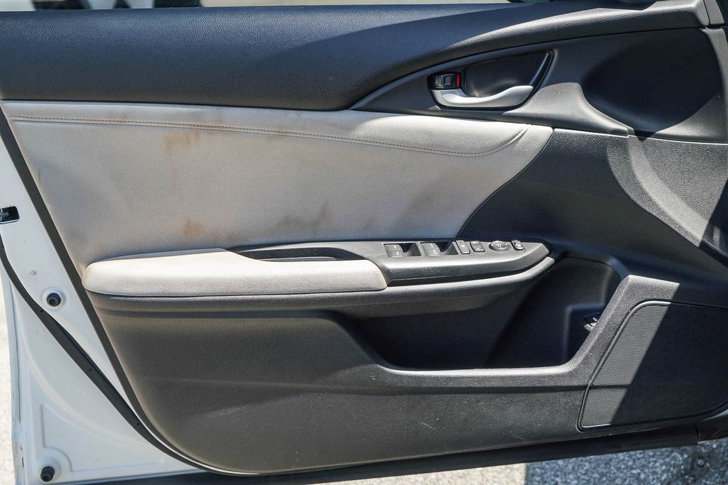 Thumbnail: 2022 Honda Insight - 23