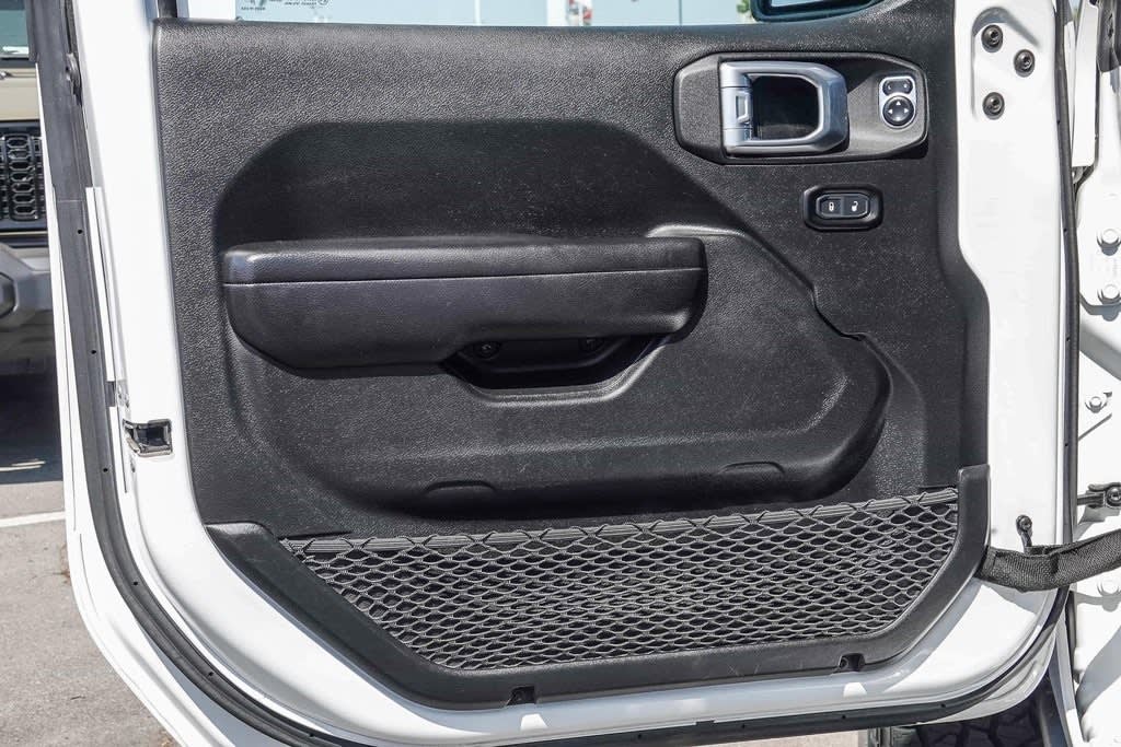 Thumbnail: 2021 Jeep Wrangler - 23