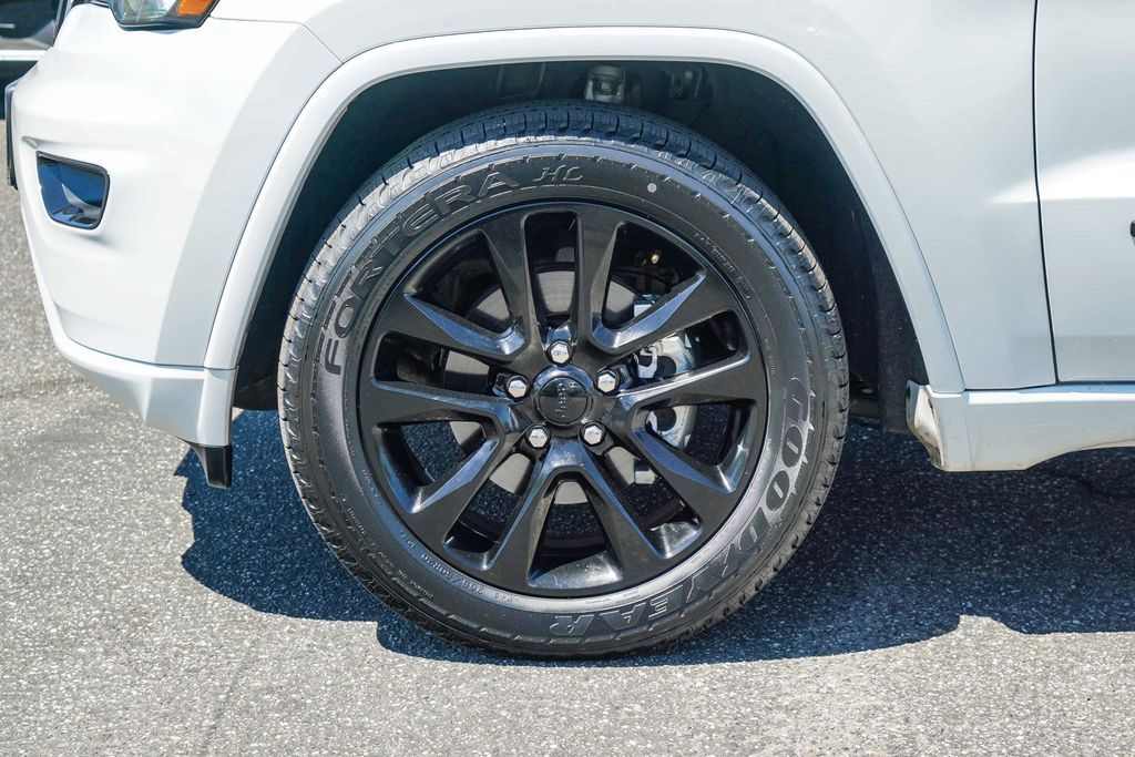 Thumbnail: 2019 Jeep Grand Cherokee - 6
