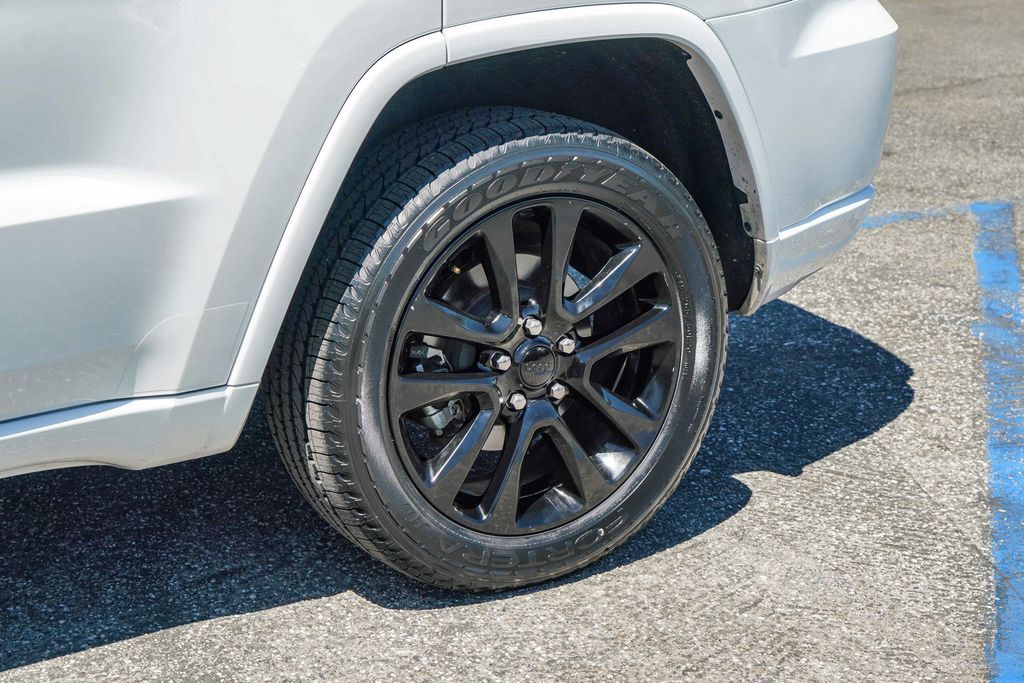Thumbnail: 2019 Jeep Grand Cherokee - 21