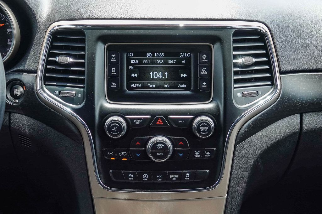 Thumbnail: 2017 Jeep Grand Cherokee - 12