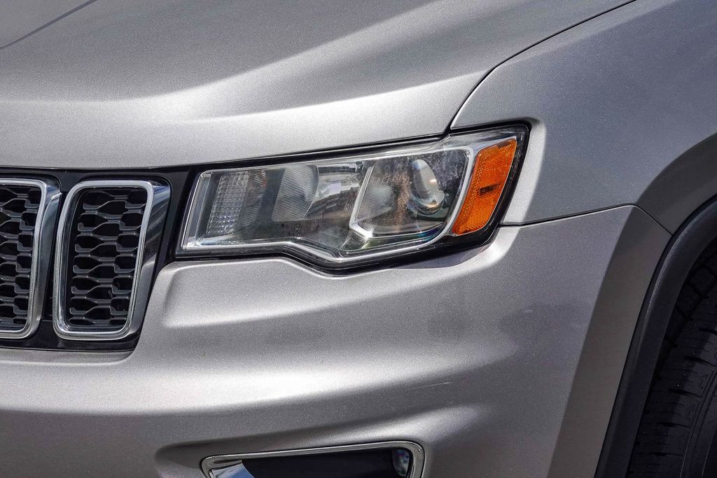 Thumbnail: 2017 Jeep Grand Cherokee - 20