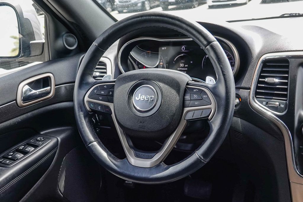 Thumbnail: 2017 Jeep Grand Cherokee - 8