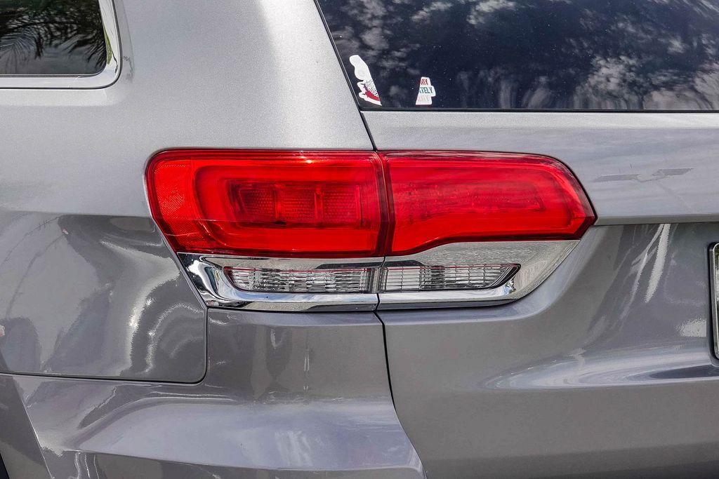 Thumbnail: 2017 Jeep Grand Cherokee - 5