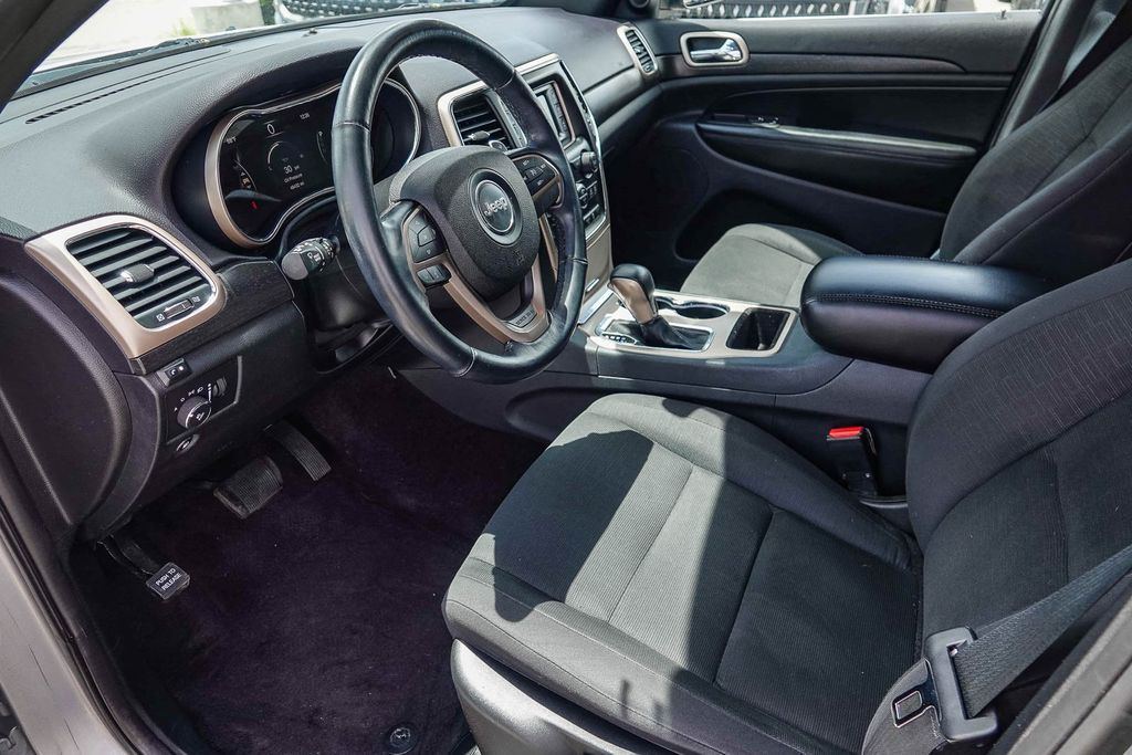 Thumbnail: 2017 Jeep Grand Cherokee - 10