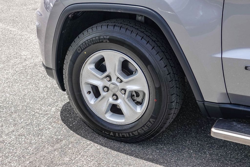 Thumbnail: 2017 Jeep Grand Cherokee - 6