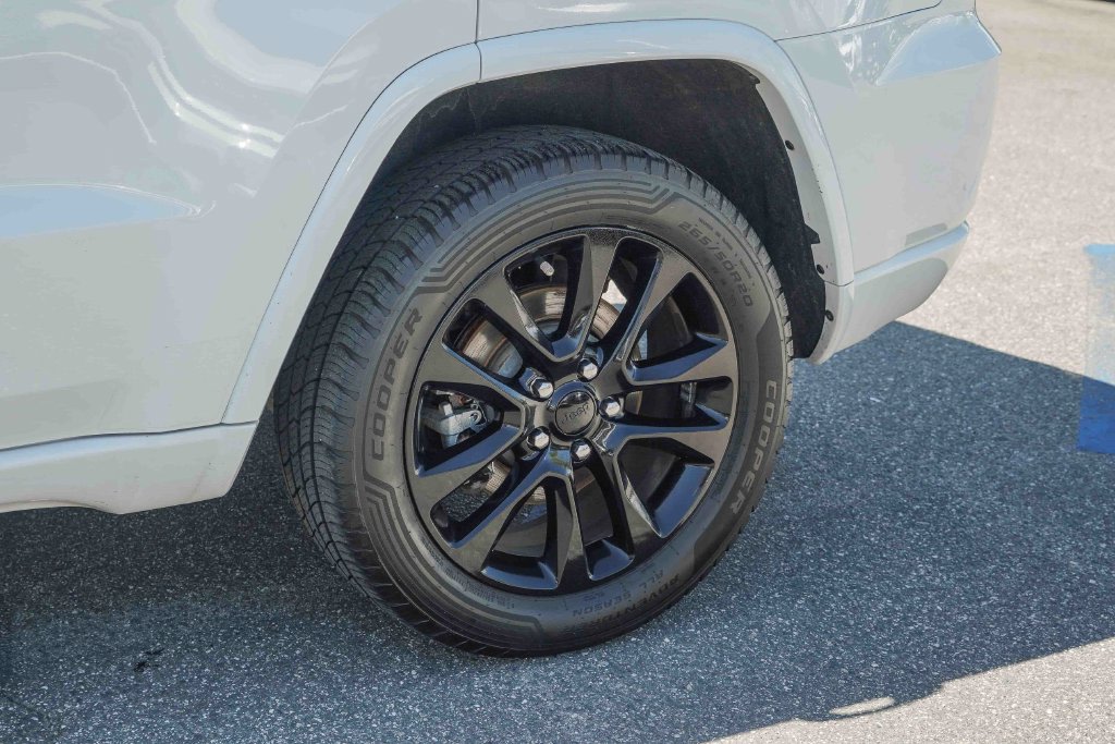 Thumbnail: 2022 Jeep Grand Cherokee - 21