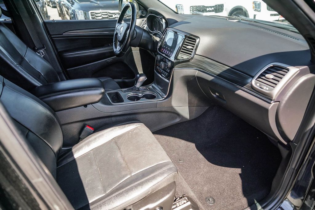 Thumbnail: 2020 Jeep Grand Cherokee - 8