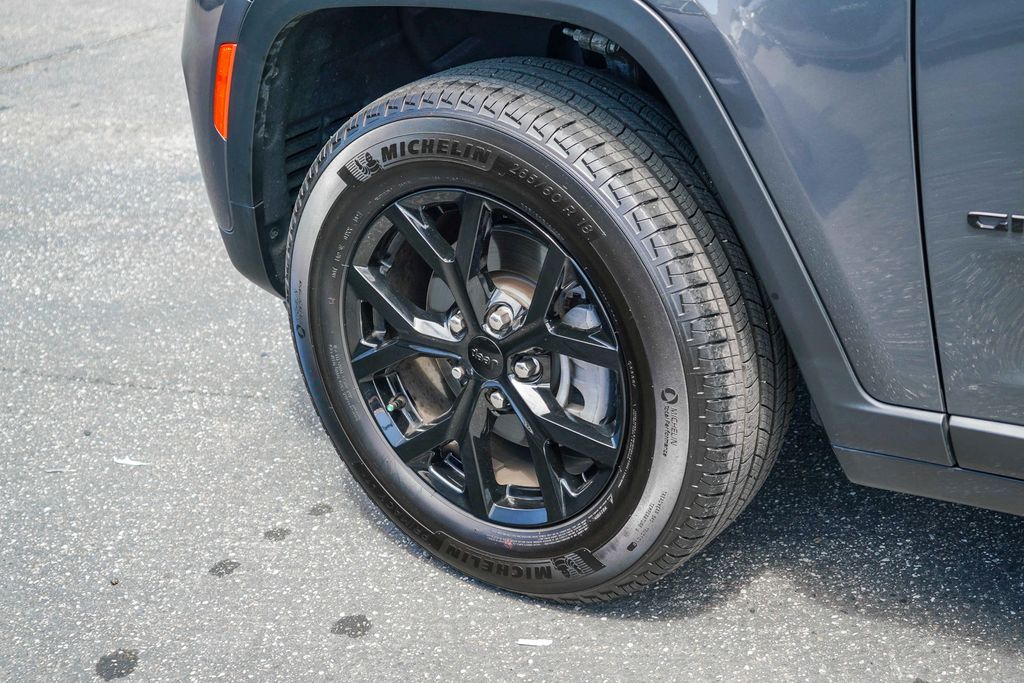 Thumbnail: 2025 Jeep Grand Cherokee - 6