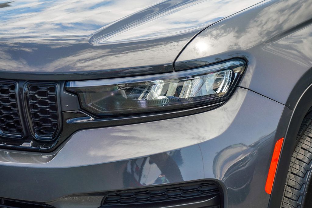 Thumbnail: 2025 Jeep Grand Cherokee - 19