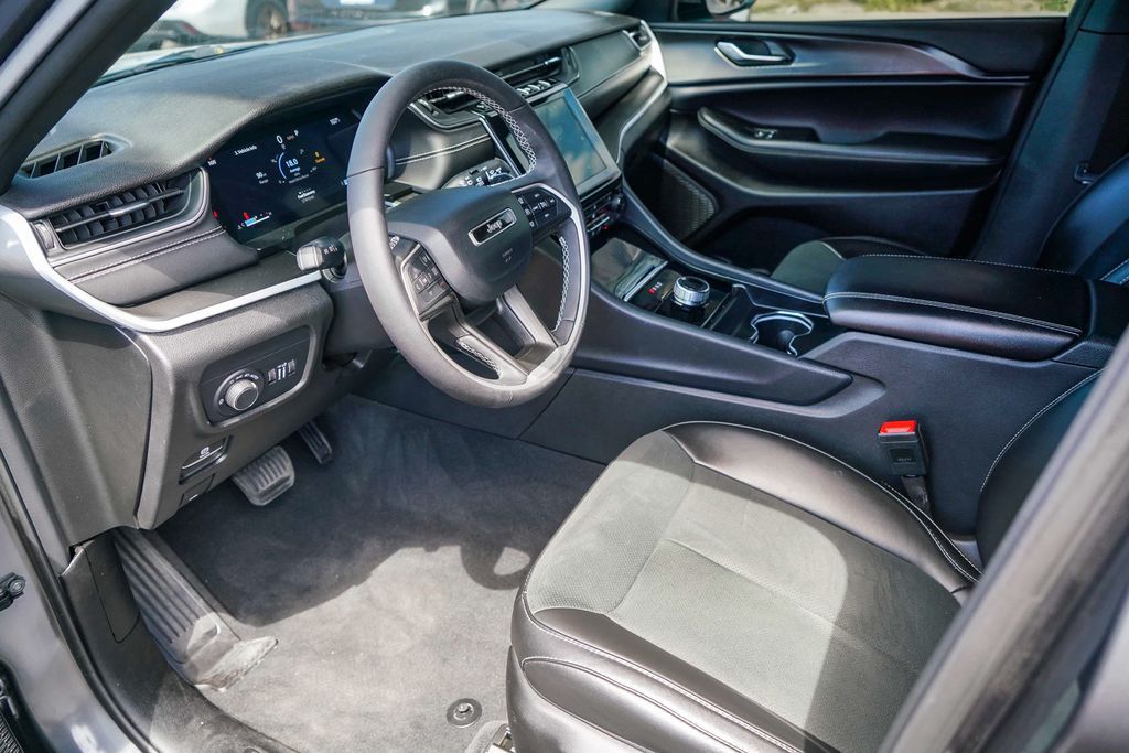 Thumbnail: 2025 Jeep Grand Cherokee - 10