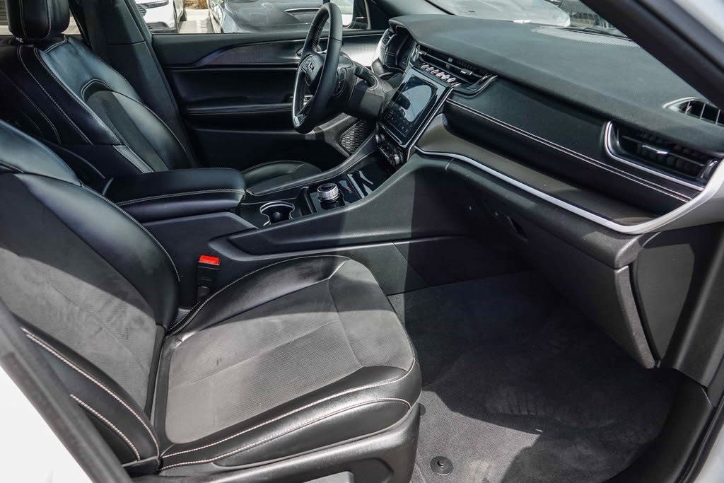 Thumbnail: 2024 Jeep Grand Cherokee L - 8