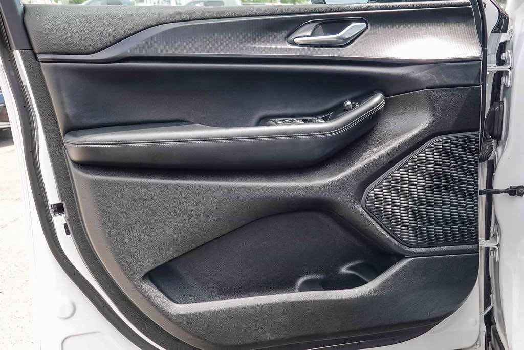 Thumbnail: 2024 Jeep Grand Cherokee L - 24