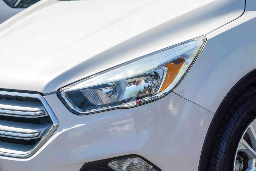 Thumbnail: 2019 Ford Escape - 20