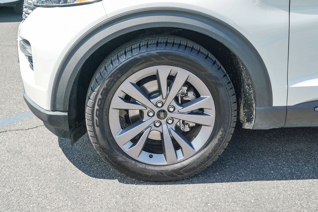 Thumbnail: 2022 Ford Explorer - 6