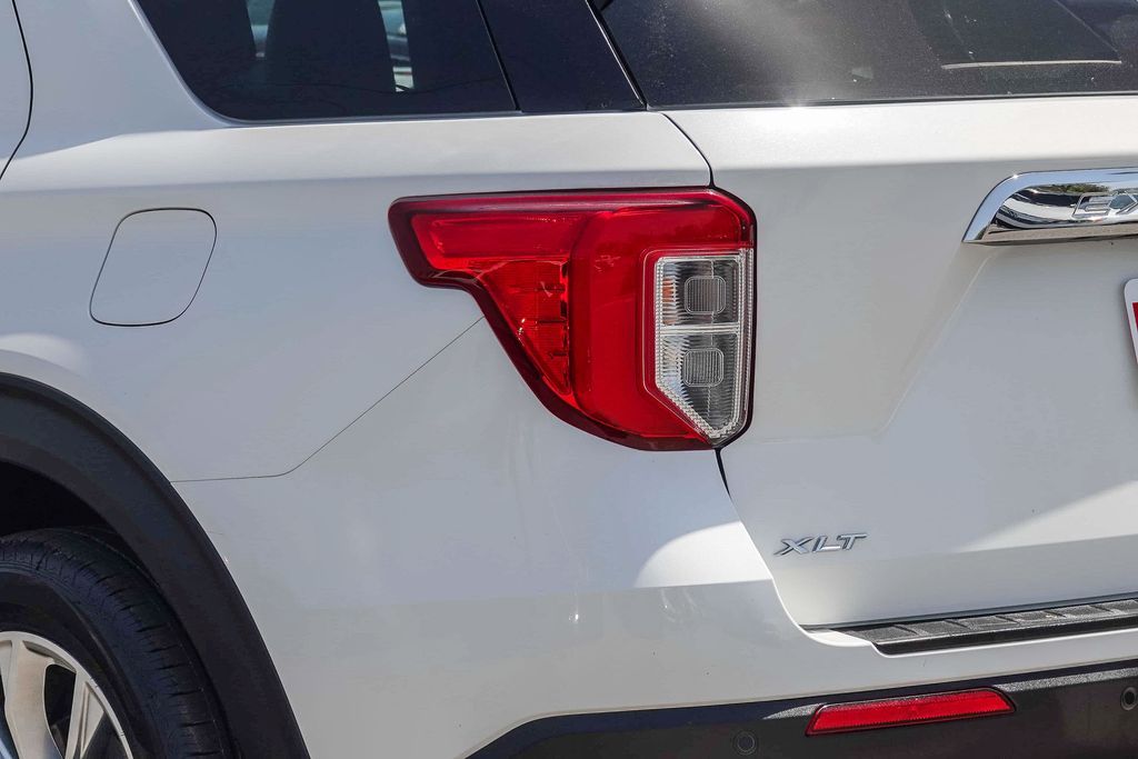 Thumbnail: 2021 Ford Explorer - 5