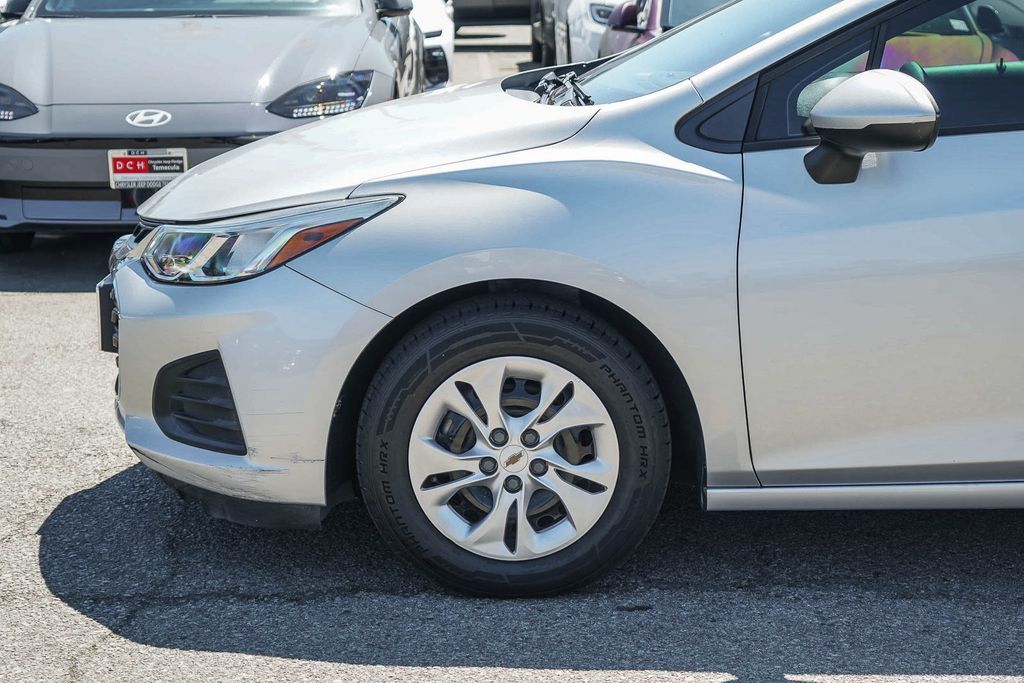 Thumbnail: 2019 Chevrolet Cruze - 6