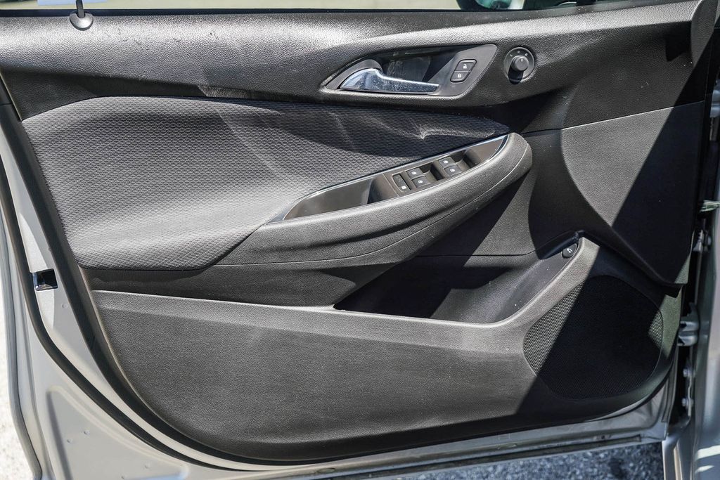 Thumbnail: 2019 Chevrolet Cruze - 23