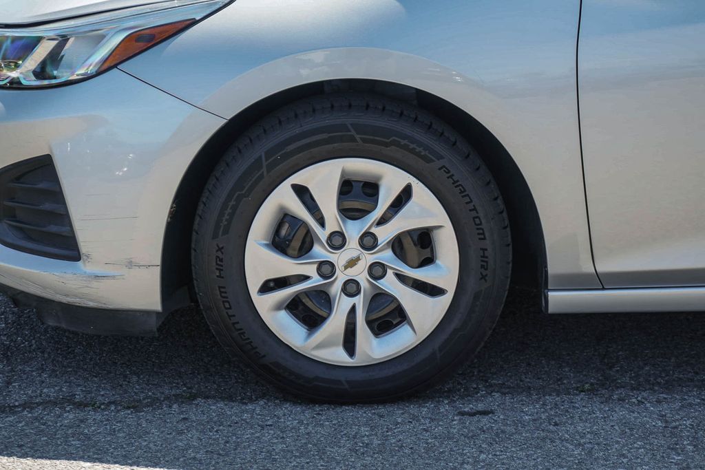 Thumbnail: 2019 Chevrolet Cruze - 21