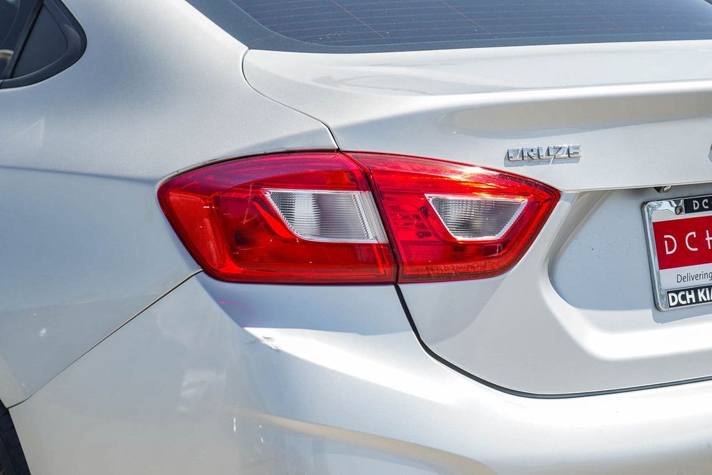 Thumbnail: 2019 Chevrolet Cruze - 19