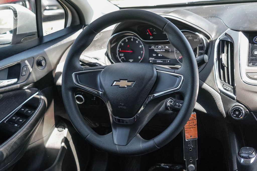 Thumbnail: 2019 Chevrolet Cruze - 8