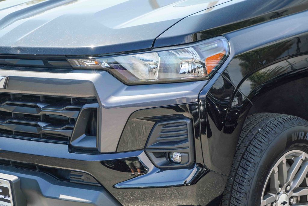 Thumbnail: 2023 Chevrolet Colorado - 18