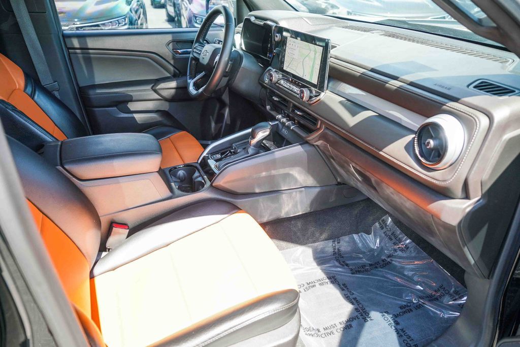 Thumbnail: 2023 Chevrolet Colorado - 8