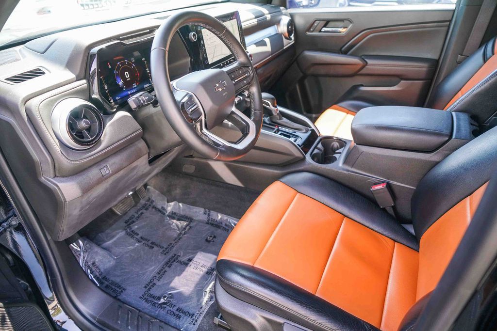 Thumbnail: 2023 Chevrolet Colorado - 9